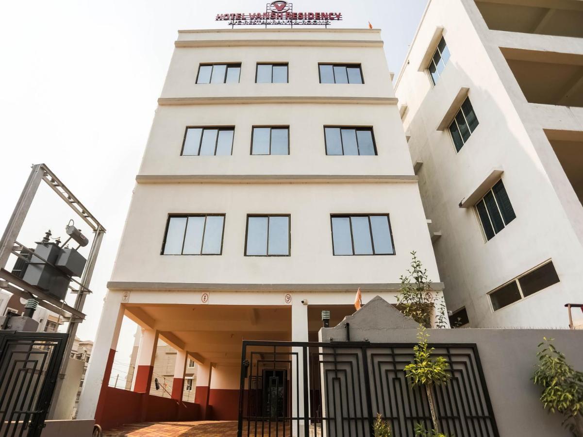 Flagship 76560 Hotel Vanss บูบันเนสชวาร์ ภายนอก รูปภาพ